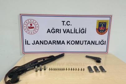 Diyadin’de bir evde ruhsatsız silah ve fişek ele geçirildi