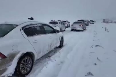Diyarbakır’da iki gündür devam eden kar trafiği felç etti