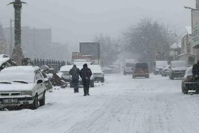 Diyarbakır’da kar yağışı başladı
