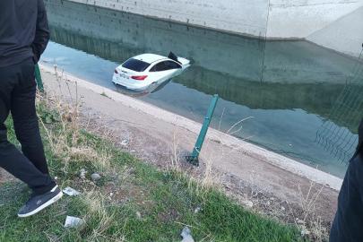Diyarbakır’da otomobil su kanalına uçtu