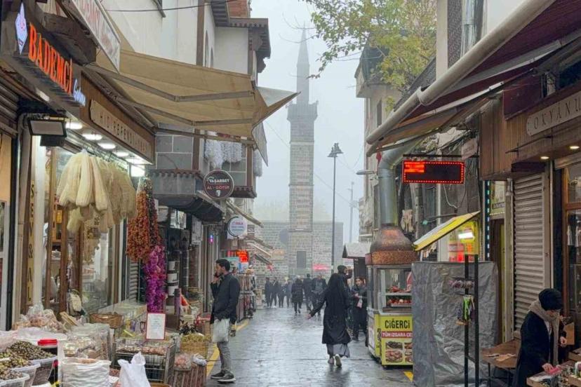 Diyarbakır’ın tarihi mekanlarını sis kapladı, ortaya kartpostallık görüntüler çıktı