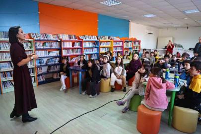 Doğan Hızlan Kütüphanesi’nde imza etkinliği