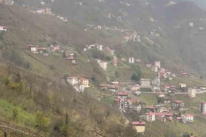 Doğu Karadeniz’de şimşekler cep telefonlarına yansıdı