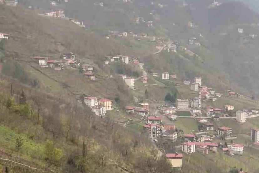 Doğu Karadeniz’de şimşekler cep telefonlarına yansıdı