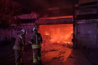 Dörtyol’da iş yeri alevlere teslim oldu