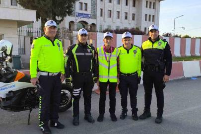 Dörtyol’un sevilen ismi Ömür, polis yeleği giyerek trafik denetimine çıktı