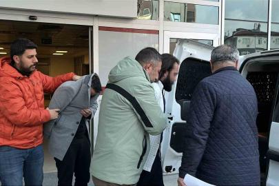 Dükkan sahibini bıçaklayan kiracı ve arkadaşı adliyeye sevk edildi