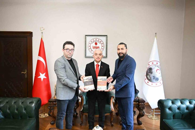 "Dünden Bugüne Kırklareli" eseri Vali Turan’a takdim edildi