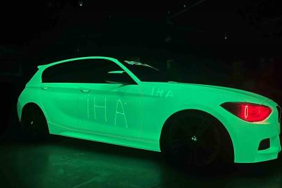 Dünyada eşi nadir olan araç gündüz beyaz, geceleri ise yeşil rengi ile parlıyor