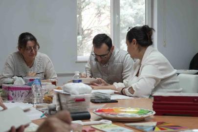 Düzce’de kadınlar hem öğreniyor hem eğleniyor