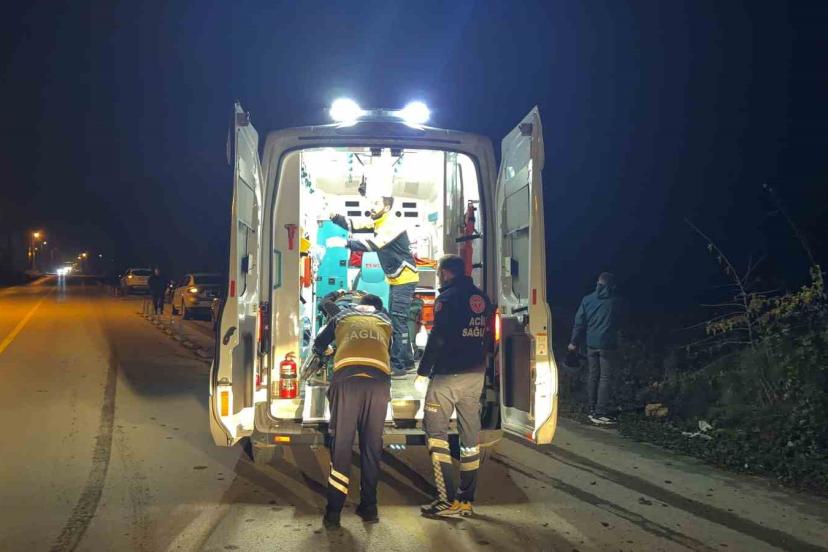 Düzce’de minibüs ile otomobil çarpıştı 3 kişi yaralandı