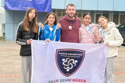 Düzceli yüzücüler madalya ile döndü