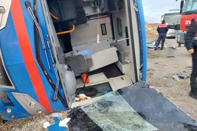 (Düzeltme) Cezaevi nakil aracı devrildi, 7 jandarma ve 2 Adalet Bakanlığı personeli yaralandı