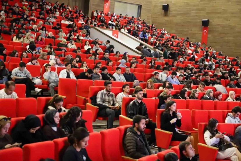 EBYÜ’de "Huawei Day" etkinliği kapsamında yapay zeka ve ICT sunumu gerçekleştirildi