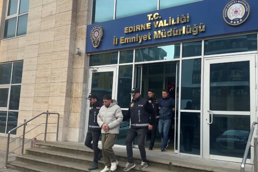 Edirne Kapıkule’de tarihi eser operasyonu: Büyük İskender portreli sikkelerle kaçarken yakalandılar