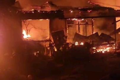 Edirne’de ahırda çıkan yangın 3 eve sıçradı