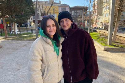 Edirne’de kanseri yenen genç mimarı, vatandaşlar trafikte korna çalarak kutladı