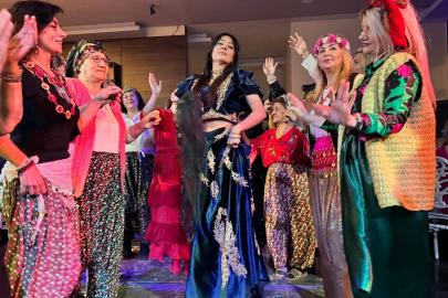 Edirne’de Roman gecesinde Trakya gelenekleri canlandırılıp, 9/8 oynandı