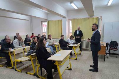 Efeler’de Öğretmenlere Topçu’nun Eğitim Felsefesi Anlatıldı