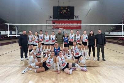 Elazığ Belediyespor Kadın Voleybol Takımı dolu dizgin gidiyor