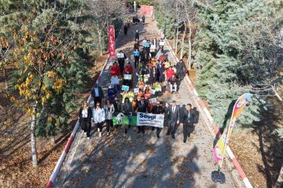 Elazığ Hipodromu’nda öğrenciler tekerlekli sandalye, görme ve işitme engeline yönelik parkurları deneyimledi
