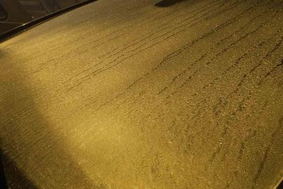 Elazığ’da araçların camları buz tuttu