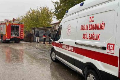 Elazığ’da çatı yangını: 1 kişi dumandan etkilendi