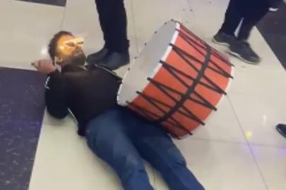 Elazığ’da düğünde davulcu performansı