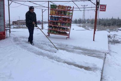 Elazığ’da kar yağışı etkili oldu, kent beyaza büründü