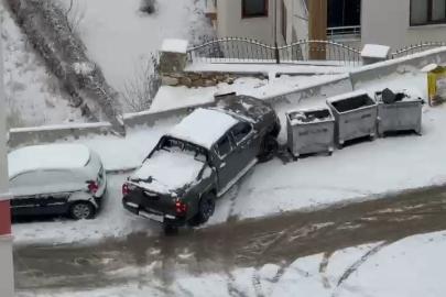 Elazığ’da karda kayan araçlar kameraya yansıdı