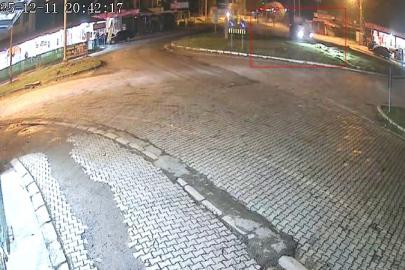 Elazığ’da kontrolü kaybedilen otomobil kavşaktaki refüje çıktı: 1 yaralı