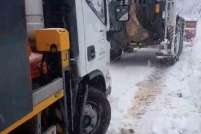 Elektrik arızası için gittikleri köyde mahsur kaldılar