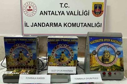 Elmalı’da sakızmatik ile kumara operasyon: 2 şüpheli yakalandı