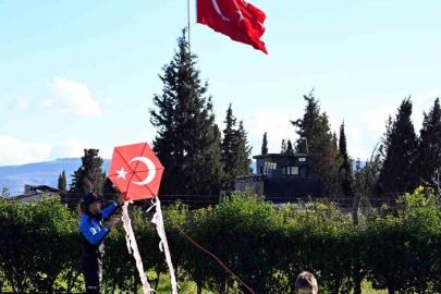 Emniyet ekipleri çocuklarla uçurtma festivalinde buluştu