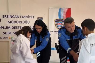 Emniyetten öğrencilere tekvando kıyafeti sürprizi