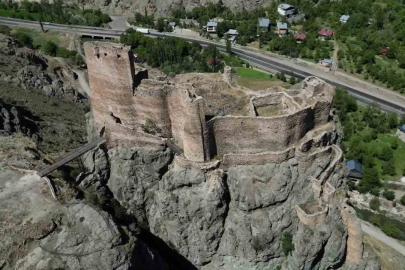 Engüzekkapı Kalesi bin yıllık ihtişamıyla ziyaretçilerini bekliyor