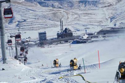 Erciyes’te Türkiye’nin en gelişmiş yapay karlama sistemiyle pistler sezona hazırlanıyor