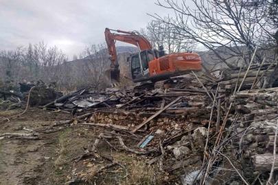 Ermenek’te çıkan yangında ev tamamen kullanılamaz hale geldi