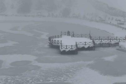 Erzincan’da dondurucu soğuklar etkili oldu: Eksi 14 derece ölçüldü