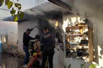 Erzin’de müstakil ev yandı