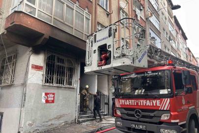 Esenler’de 5 yaşındaki çocuk çakmakla oynarken evi yaktı