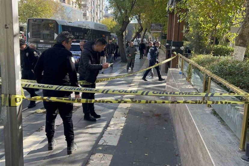 Eşini rahatsız eden adama tuzak kurup ayağından kurşunladı