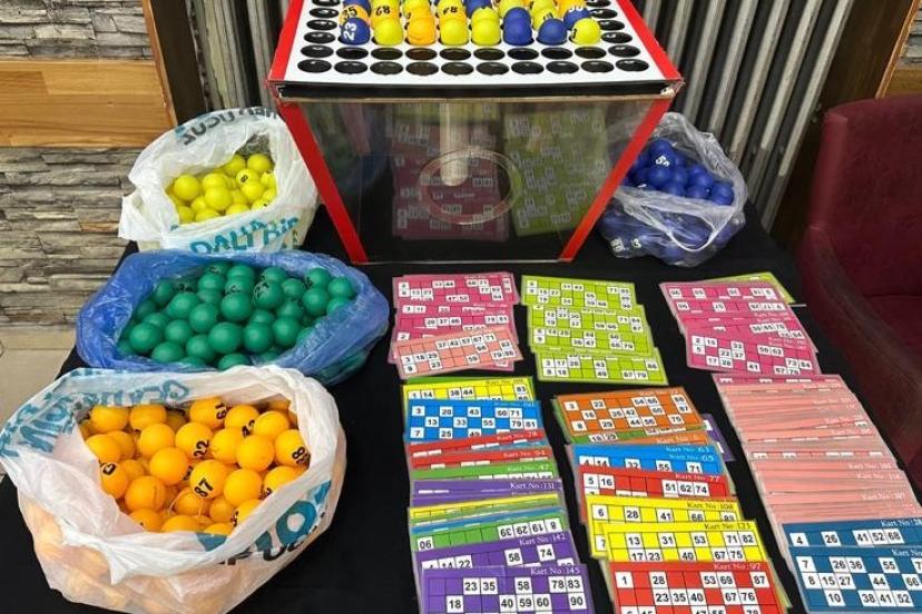 Eskişehir’de 3 kapıdan geçilerek erişilebilen kumarhaneye baskın: 40 kişiye toplam 369 bin TL ceza