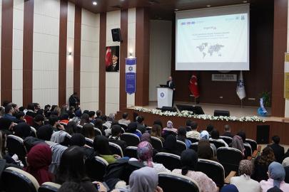 ETÜ’de insani yardım ağları ve gençliğin rolü konuşuldu