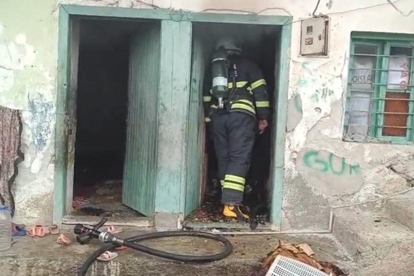 Ev yangını çevreye sıçramadan söndürüldü