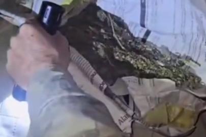 Evdeki eşyaların içinden uyuşturucu çıktı