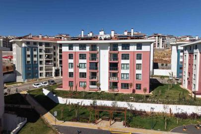 Evlerine geçen Adıyamanlı depremzedeler: "Bakan Murat Kurum, her zaman yanımızda"