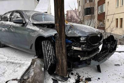 Faciayı ağaç önledi: O anlar güvenlik kameraları yansıdı
