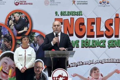 Fatih’teki şenliğe katılan engelli çocuklar gönüllerince eğlendi