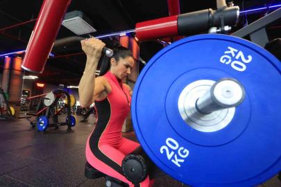 Feryal öğretmenin eğitimden dünya sahnesine fitness başarısı